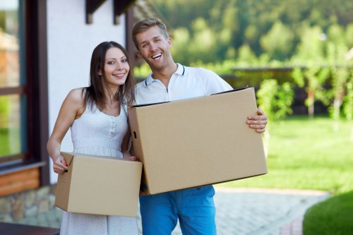 Local removal truck service for flats and apartments in Pimlico